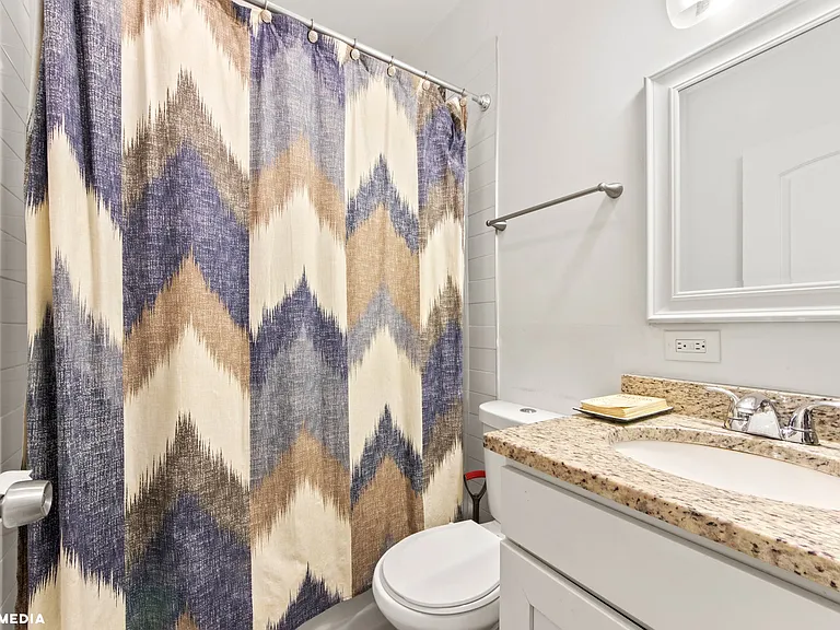1621 N McVicker Ave #1 — Photo 12