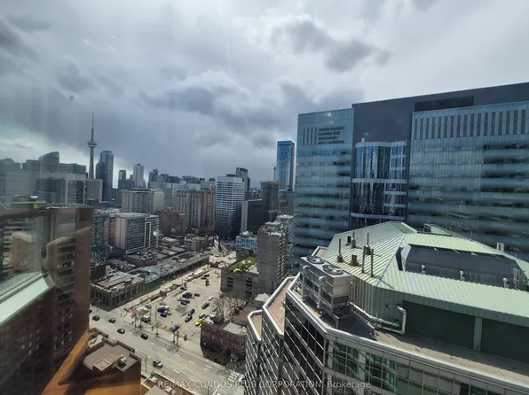 38 Elm St #3013, Toronto, ON M5G 2K5