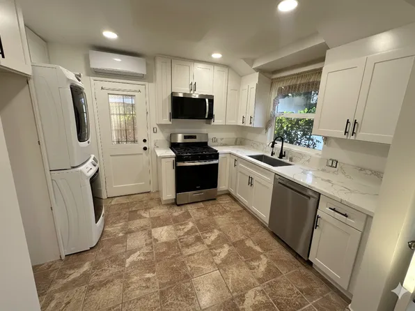 10425 McVine Ave, Sunland, CA