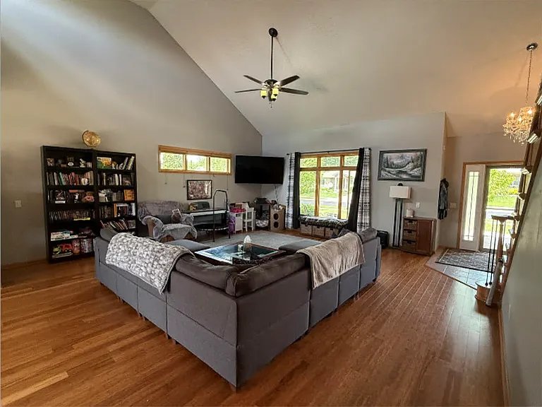 4363 Memorial Cir — Photo 11