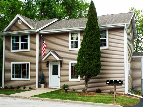 W278N2458 Edgewood Ave, Pewaukee, WI 53072