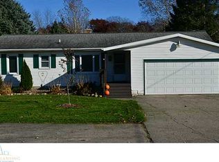 692 Waverly Rd, Dimondale, MI 48821