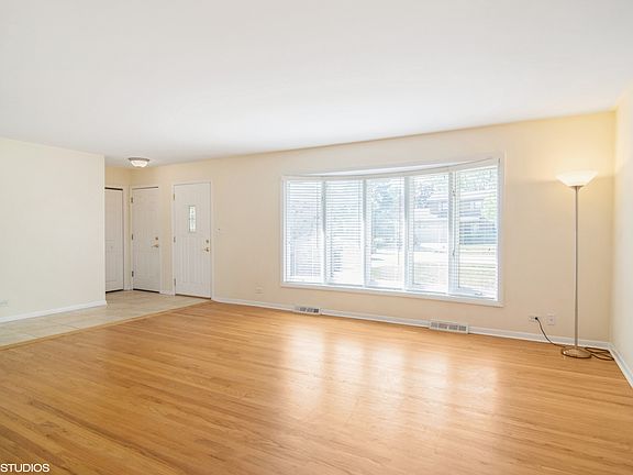 4th image of 1025 Grace Dr