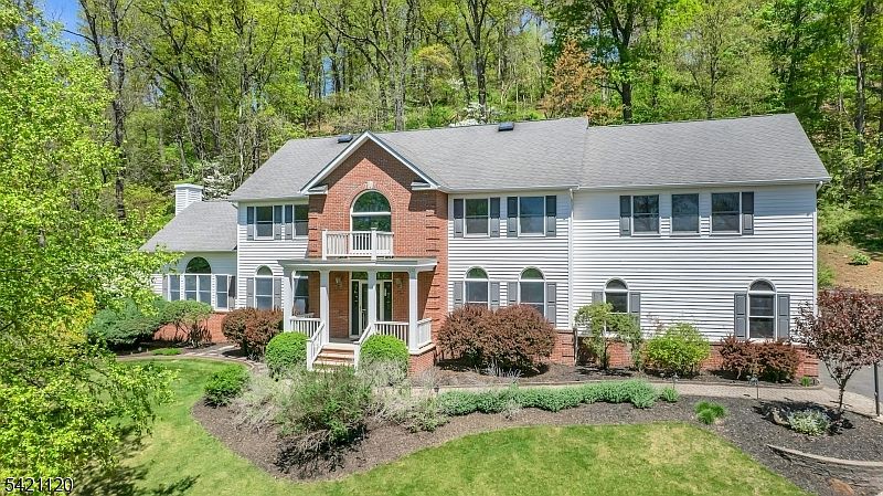 1st image of 63 Twin Oaks Rd