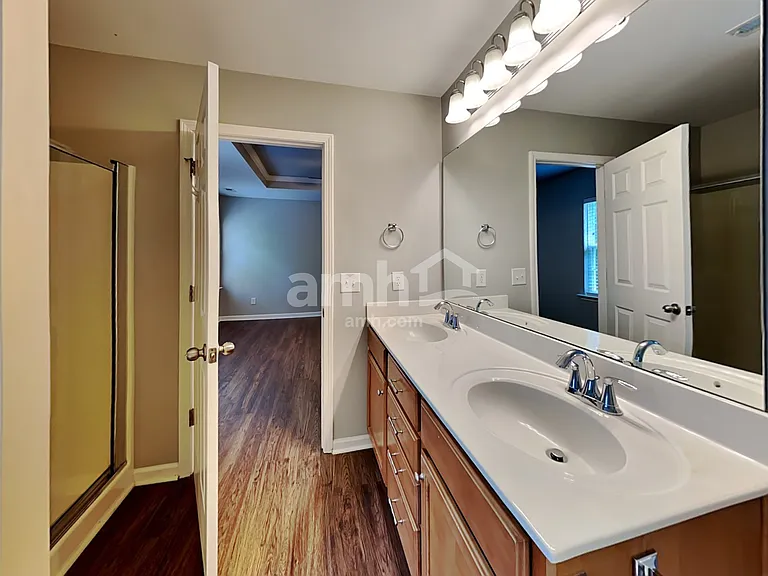 1525 Essexwood Dr — Photo 10