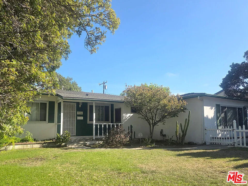 3 bed, 2.0 bath, 1425 sqft, $5,200 — Photo 2