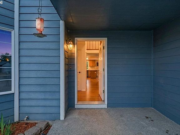 3rd image of 6406 NE 106th Cir