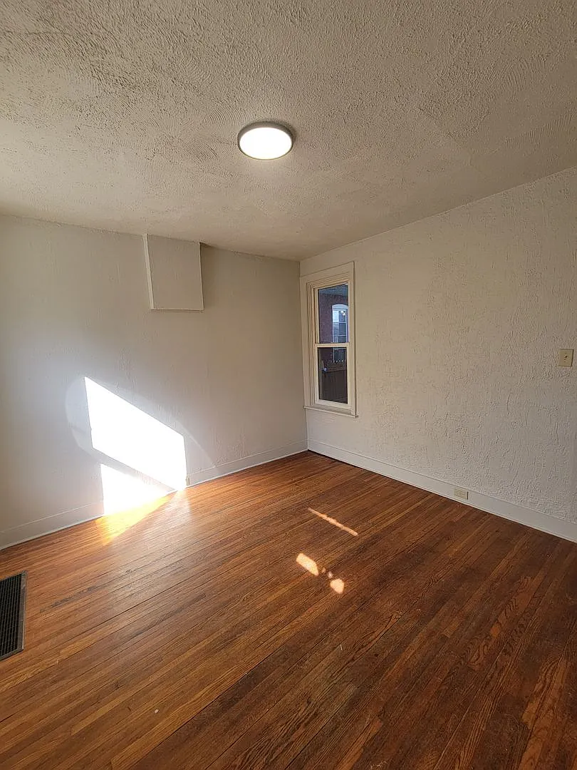 915 Blunston Street — Photo 3
