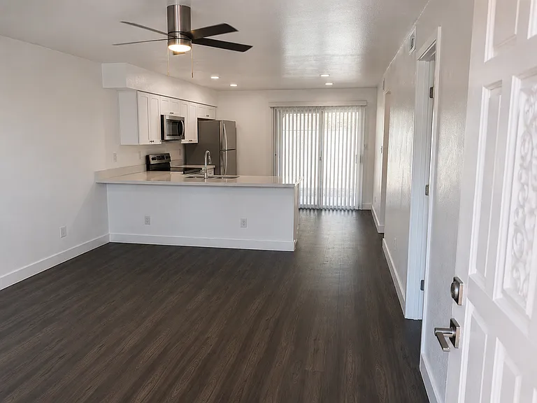 510 W University Dr #101 — Photo 8