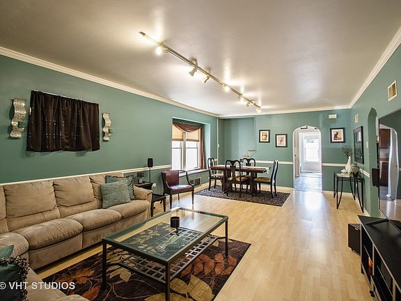 3rd image of 4548 N Melvina Ave