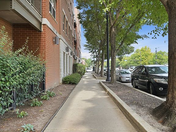 2nd image of 1155 W Roosevelt Rd Unit 404
