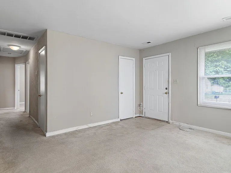503 Woodfin Rd — Photo 16
