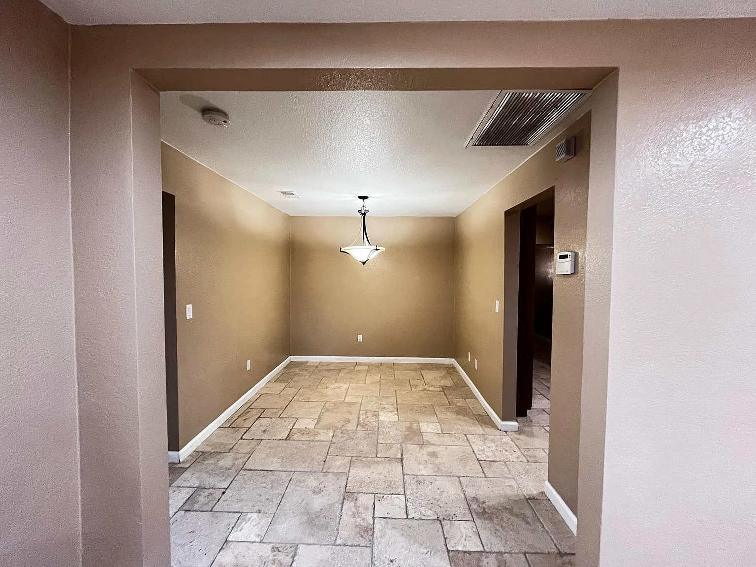 3 bed, 1350 sqft, $2,250 — Photo 4