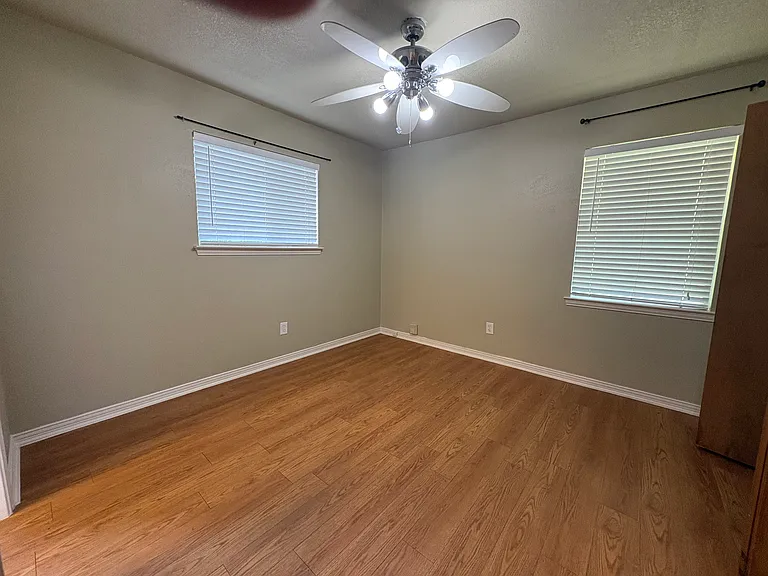 334 Linkwood Dr — Photo 10