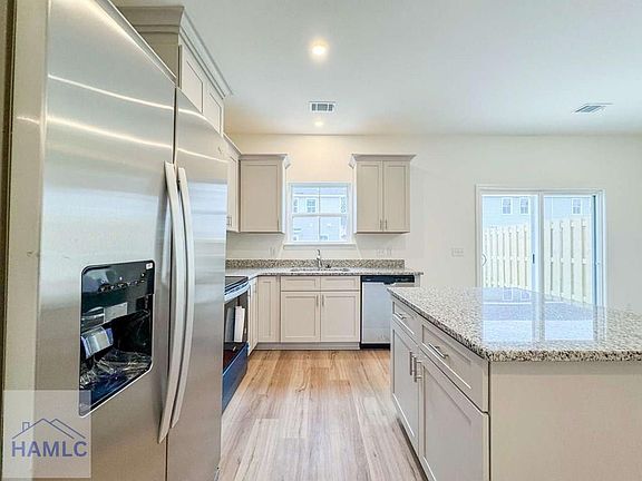 5th image of 84 Beaumont Dr