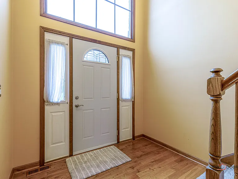 1551 Crowfoot Cir N — Photo 3