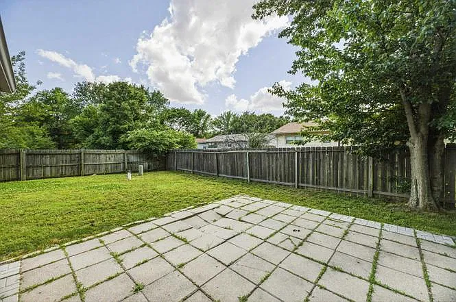 5 bed, 2291 sqft, $2,100 — Photo 3