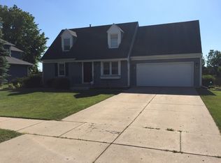 1118 Almond Dr, Aurora, IL 60506