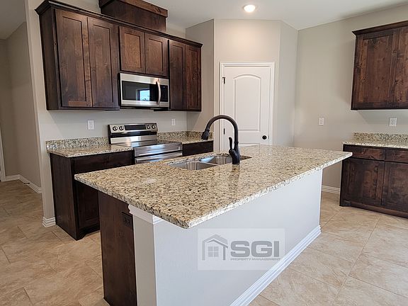 5th image of 129 Canales Cir