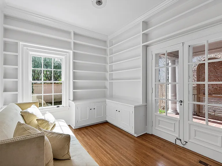 1313 College Pl — Photo 12