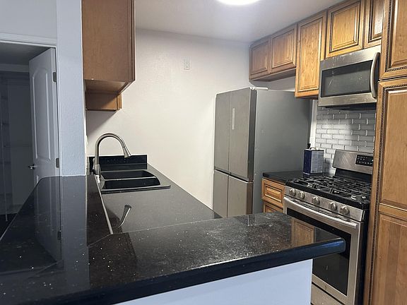 3rd image of 18620 Hatteras St Unit 224