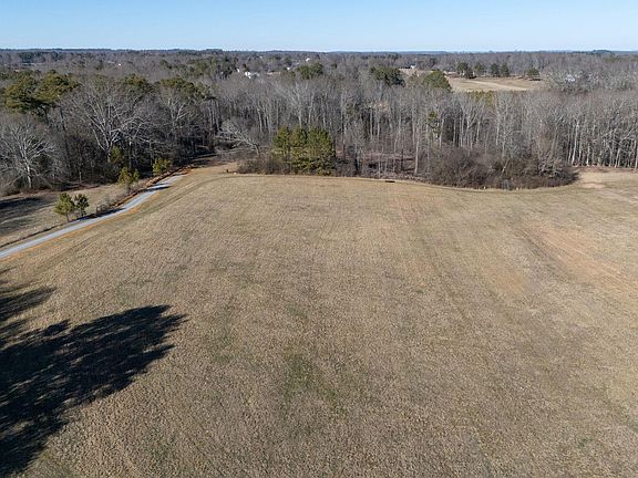 5th image of 395 Highland Dr