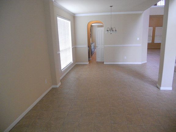 5th image of 2721 York Ave