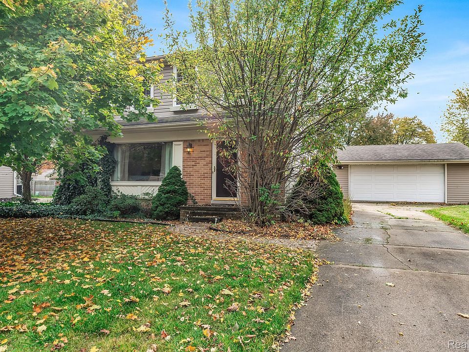 1st image of 15822 Touraine Ct