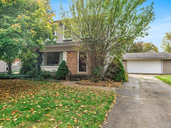 15822 Touraine Ct, Clinton Township, MI 48038