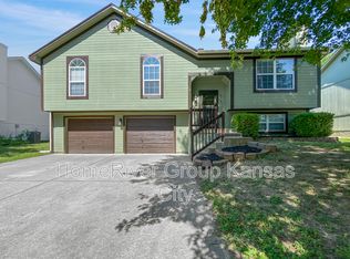 816 SW Highland Ave, Grain Valley, MO 64029