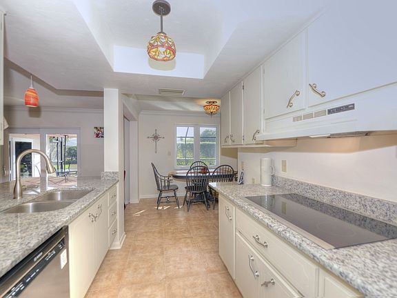 4th image of 1514 Manchester Blvd