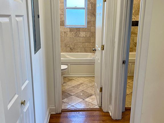 4th image of 6148 N Ravenswood Ave #4