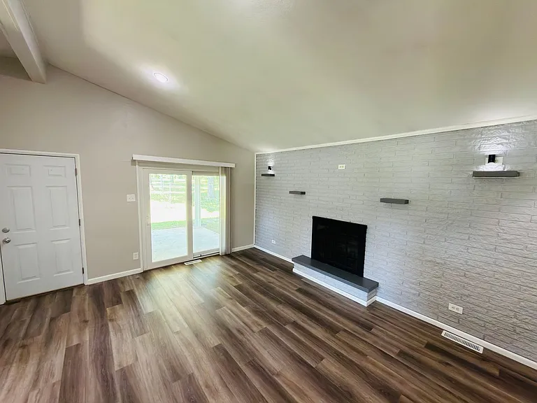 79 Ruth Dr — Photo 5