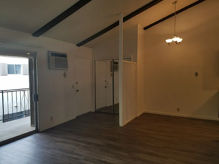 1078 Franklin Ave — Photo 14