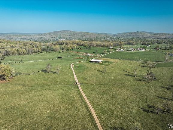 2nd image of 260 Kentucky Derby Ln