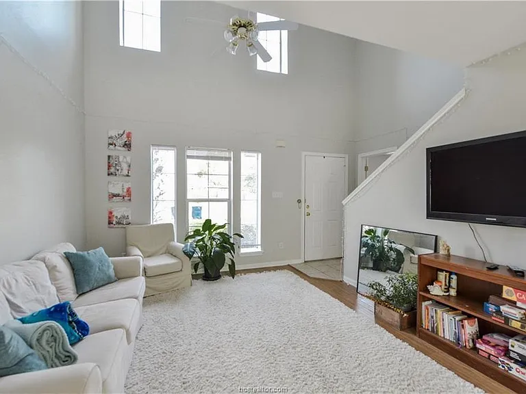 2427 Pintail Loop — Photo 2