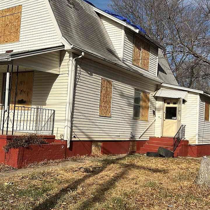 2nd image of 410 W Grove Ave
