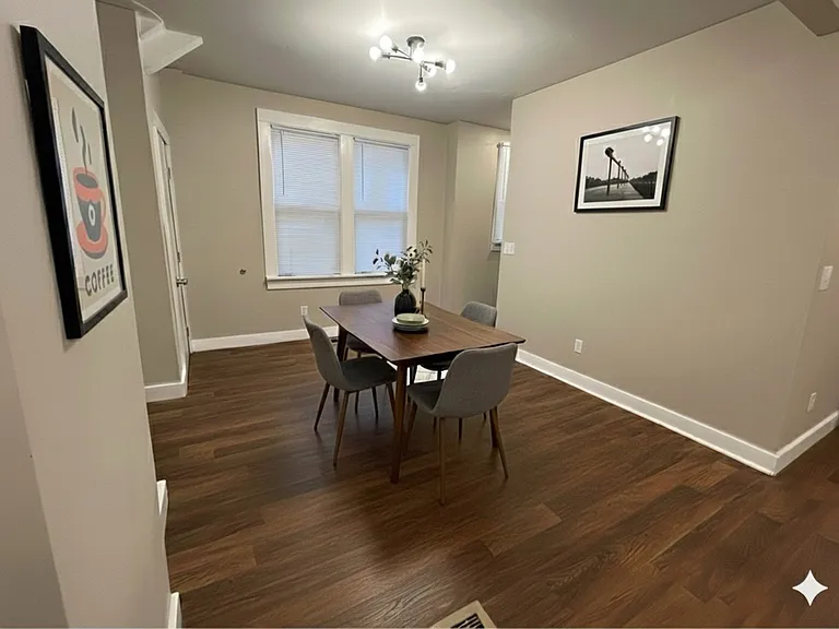 810 E 8th St #1 — Photo 6