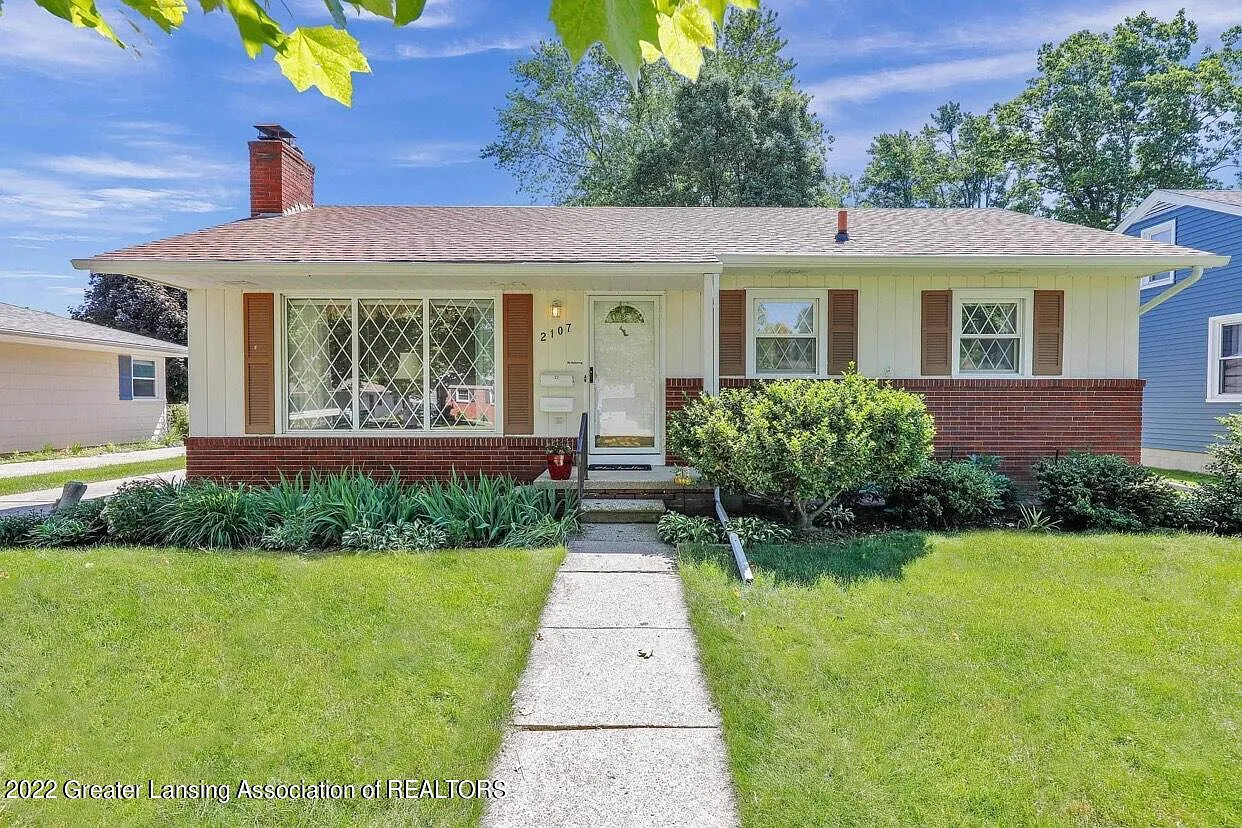 2107 Edwin Pl photo 1