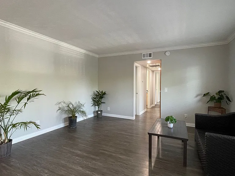 Park Plaza Apartments — Photo 41