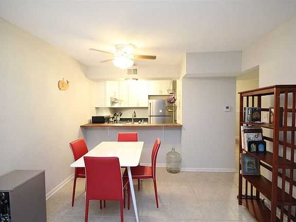 3rd image of 1370 Pinnacle Dr #A