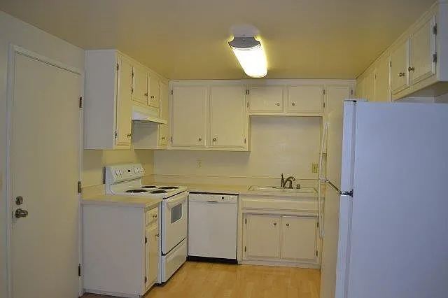 537 Scripps Dr — Photo 6