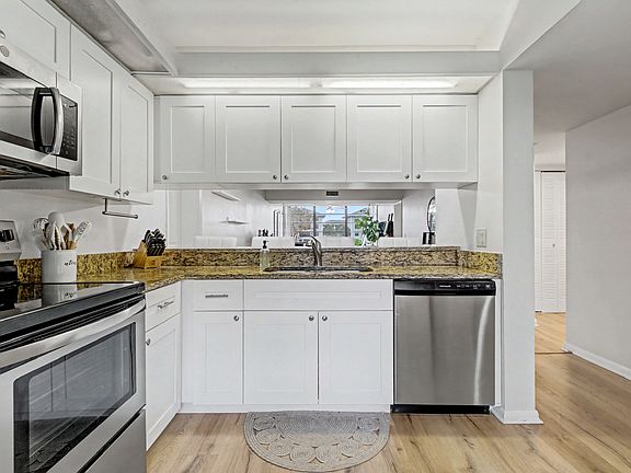 4th image of 1518 Whitehall Dr APT 204