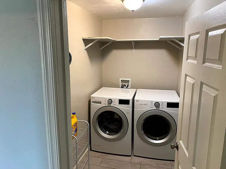 2202 N Los Altos Ave — Photo 19