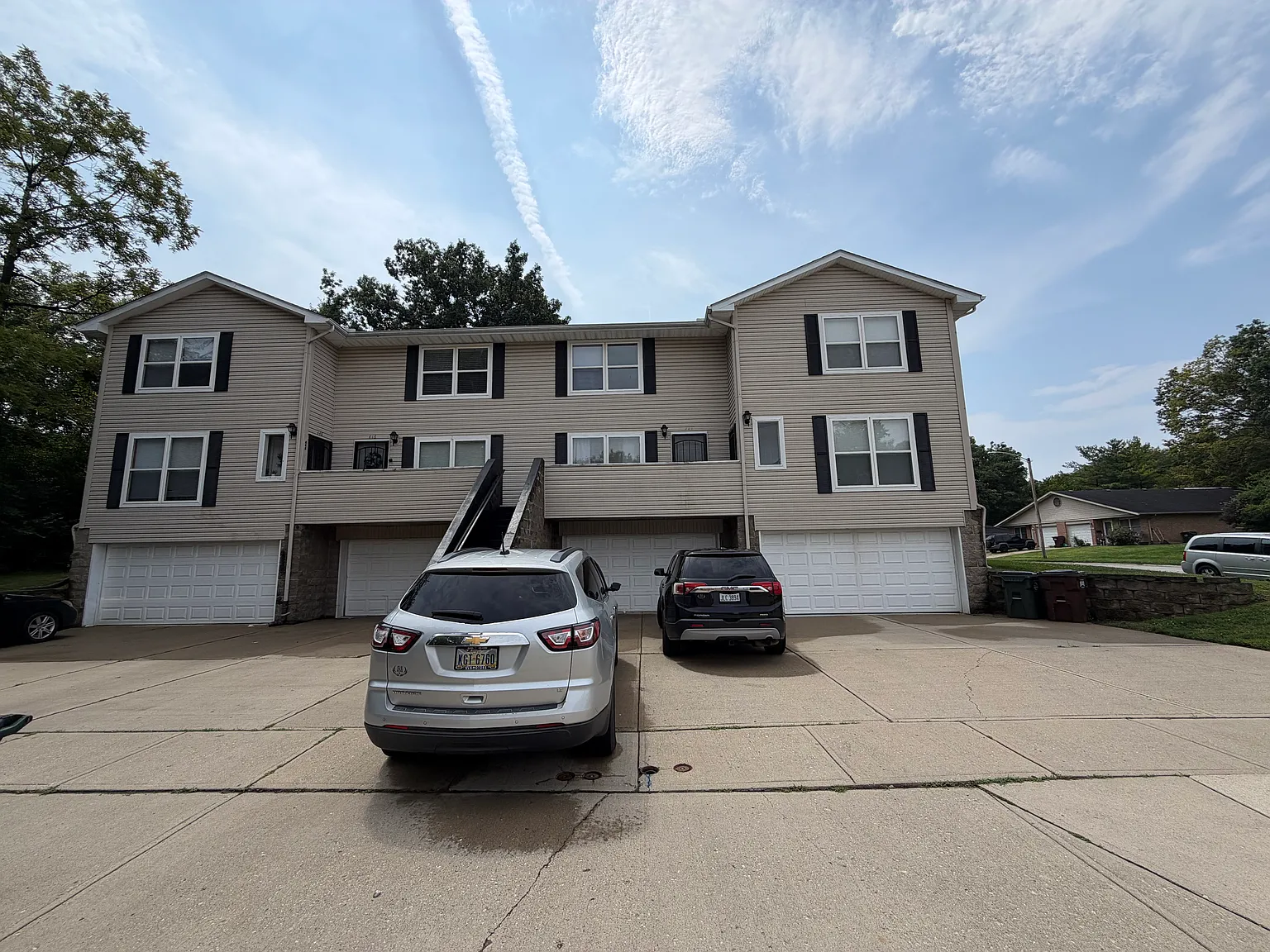 3 bed, 3.5 bath, 3000 sqft, $1,995 — Photo 1