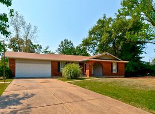 2 Savant Ct, Ballwin, MO 63011