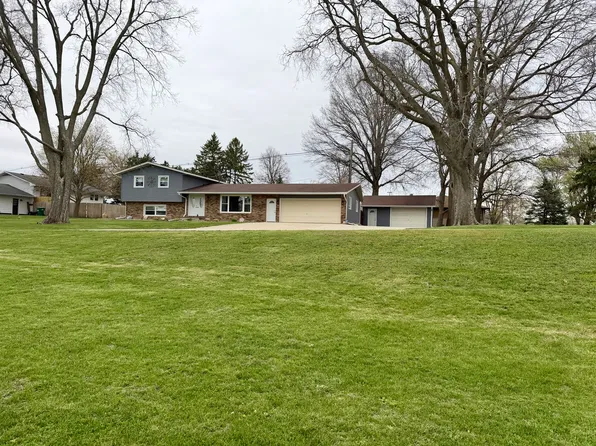 702 S Grant St, Clinton, IL 61727