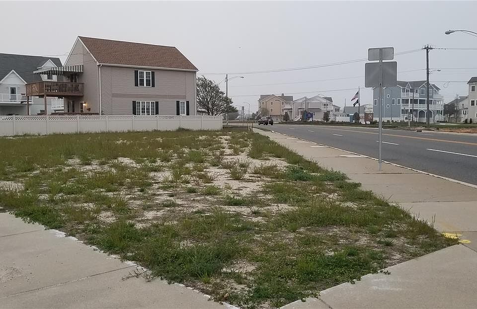 2nd image of 201 W Walnut Ave
