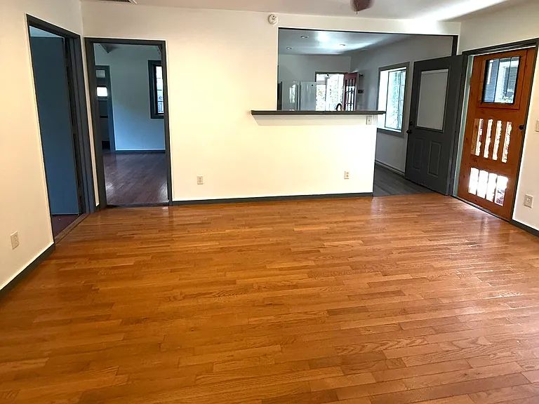 1233 Arlington Ave — Photo 4