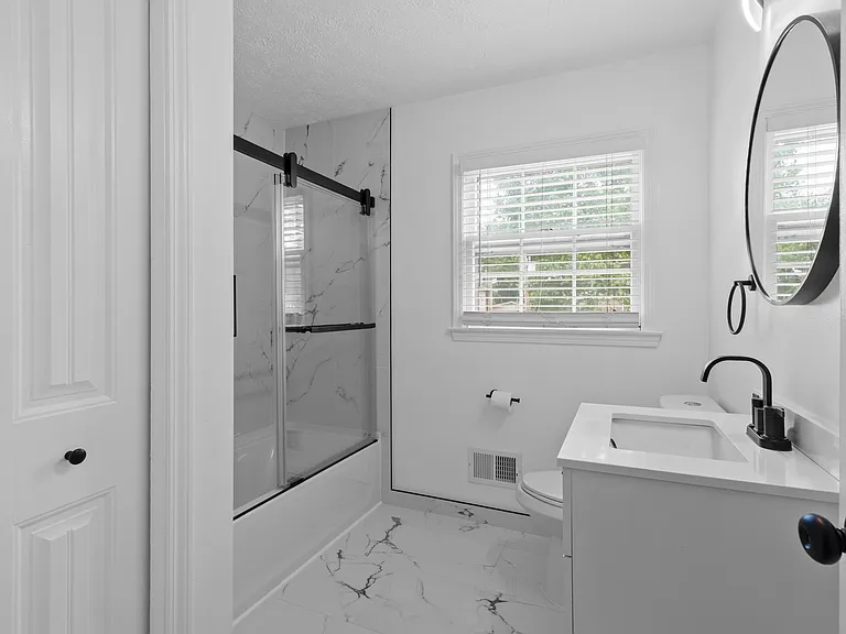 10404 Lark Park Dr — Photo 18